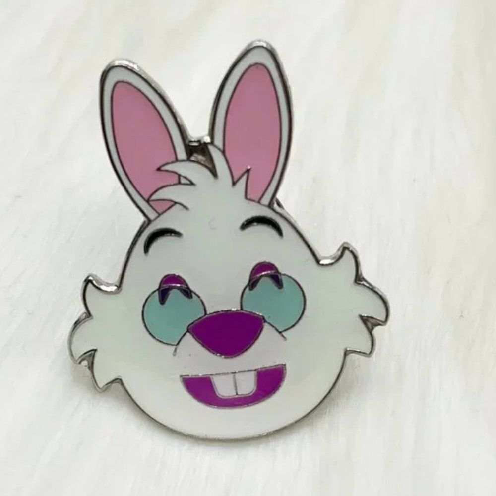 🔮‎ 5/$25 Alice in Wonderland White Rabbit Grin Emoji Pin